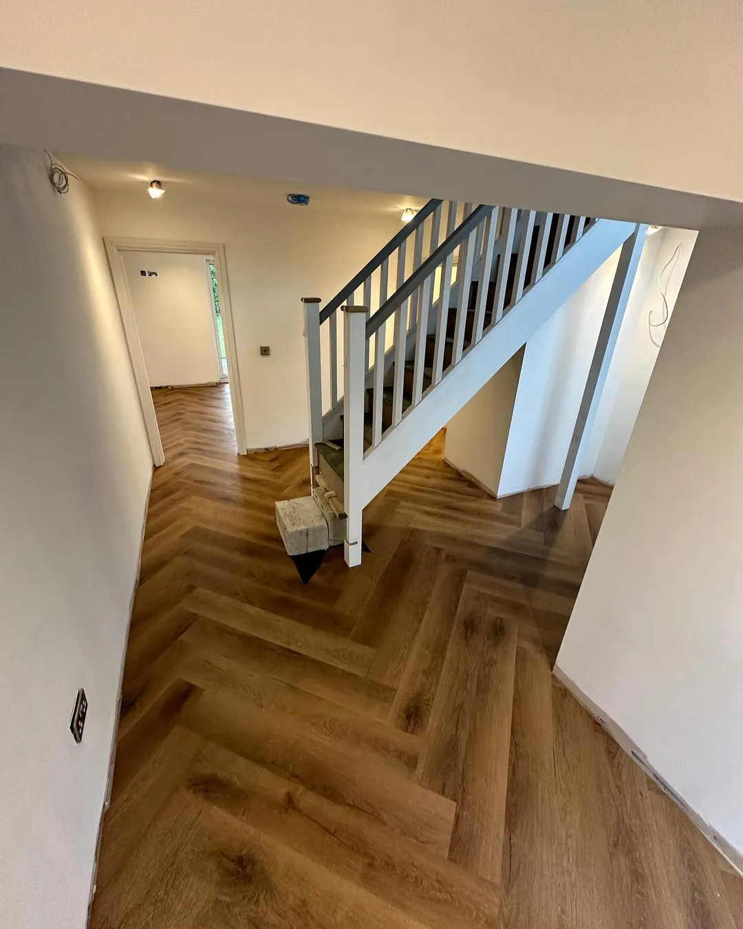 Кварцвиниловая плитка "Invictus" Royal Oak Mocca (406*102*2мм) — купить в Армавире